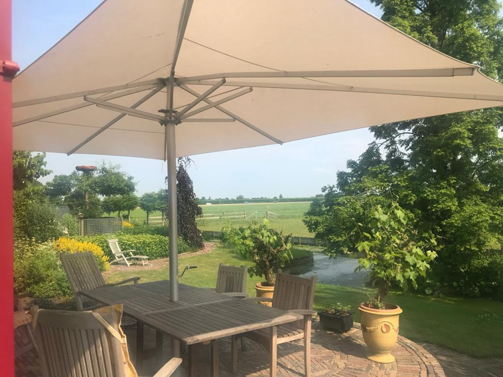 Grote parasol voor terras of tuin, Tuin en Terras, Gebruikt, Kantelbaar, Ophalen of Verzenden, Zweefparasol