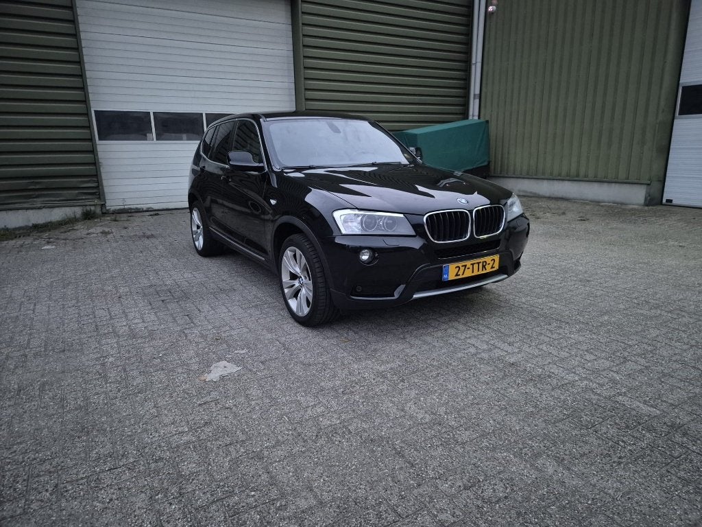 BMW X3 20I Xdrive Aut Zwart M uitvoering, Auto's, Beige, 4 cilinders, 2000 kg, Zwart