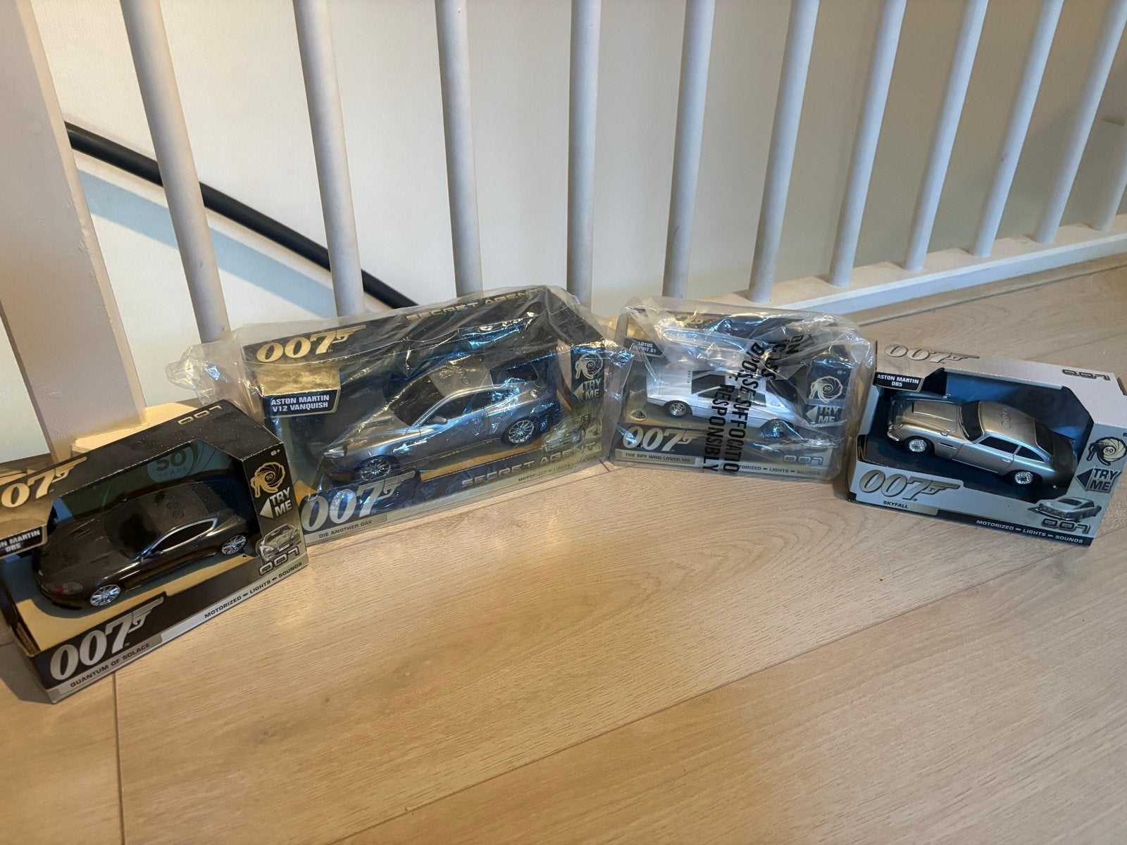 James Bond auto's set van 5 - 3x nieuw in verpakking, Ophalen, Zo goed als nieuw, Auto