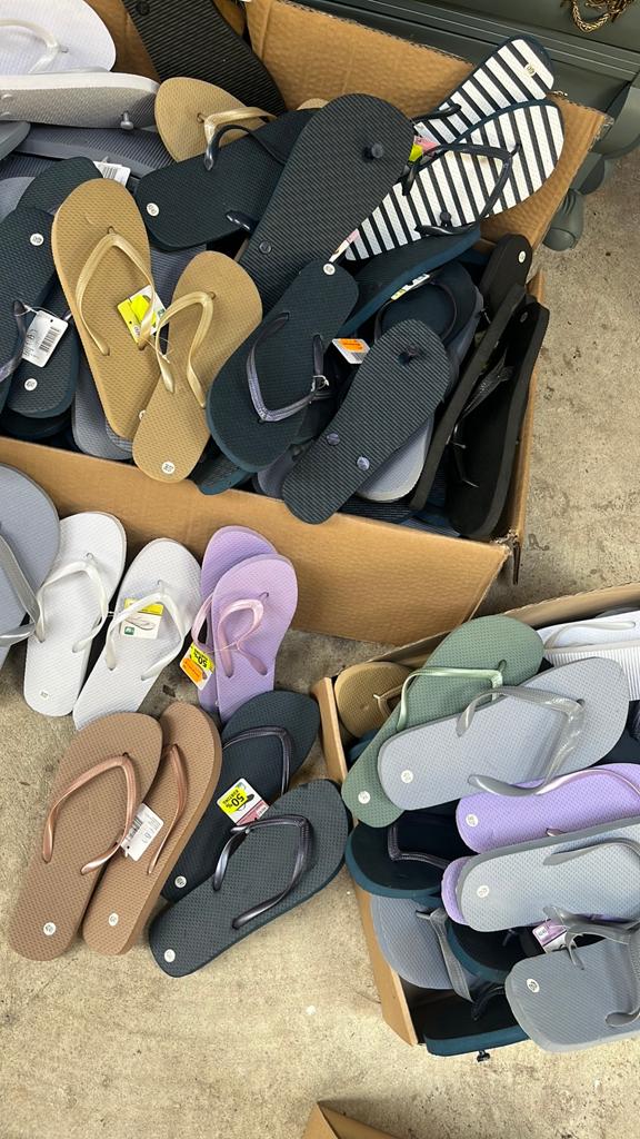 Partij 50 paar nieuwe slippers maat 36 tot 45, Ophalen of Verzenden, Nieuw