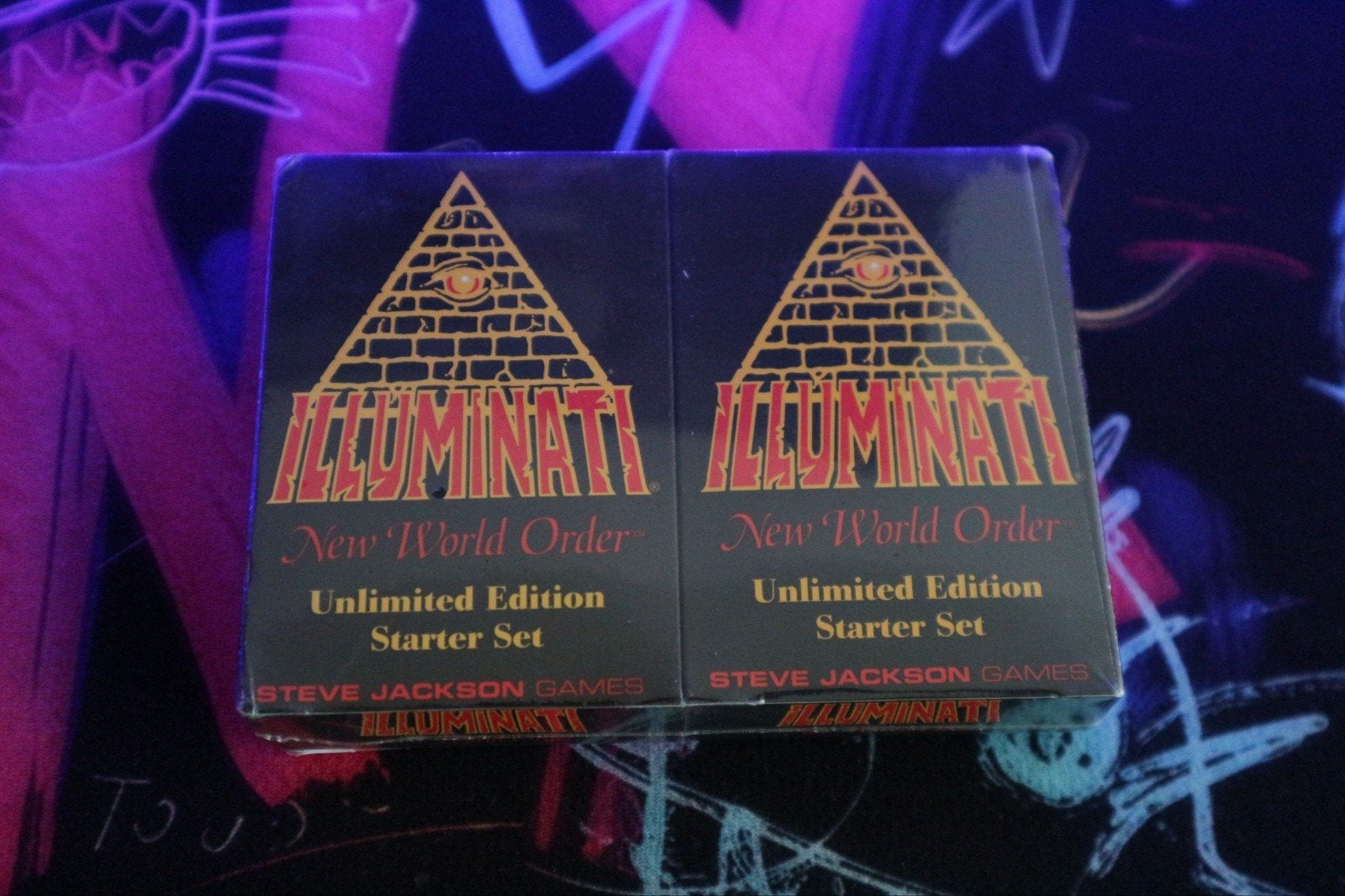 Illuminati New World Order Unlimited Edition Starter Set, Ophalen of Verzenden, Nieuw, Starterdeck, Foil
