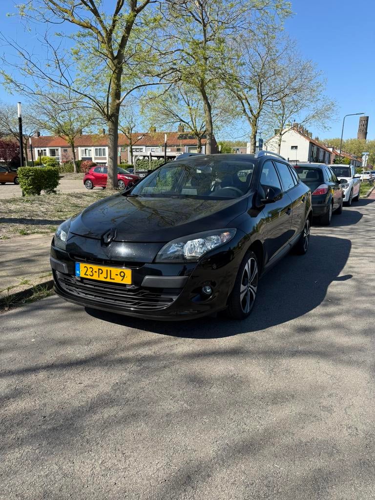 Renault Megane 1.4 130pk/CARPLAY/NIEUW APK/VEEL ONDERHOUD, Voorwielaandrijving, Euro 5, Zwart, 4 cilinders
