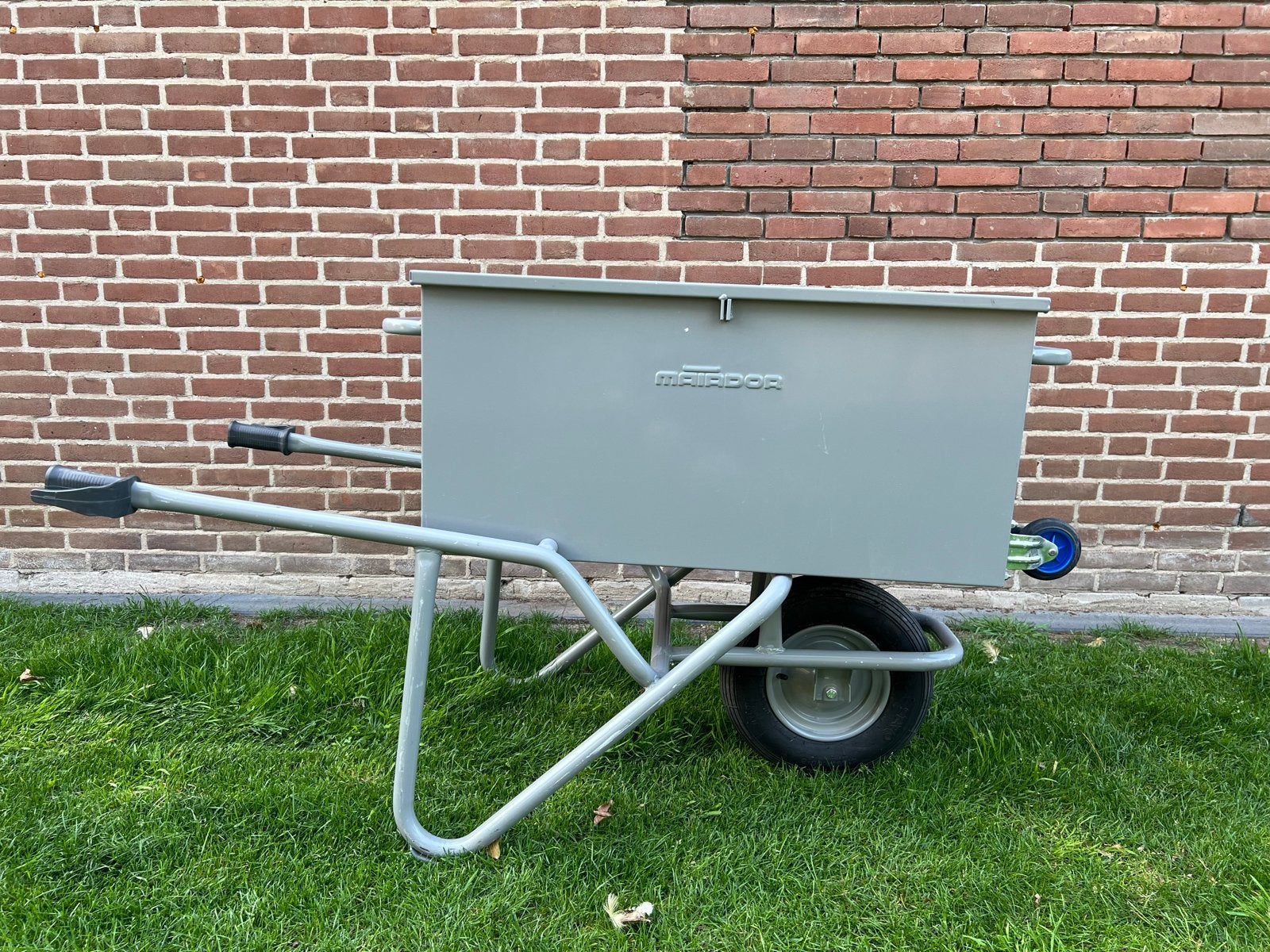 Matador kruiwagen met gereedschapskist, Ophalen, Zo goed als nieuw, Handmatig, Tweewielig
