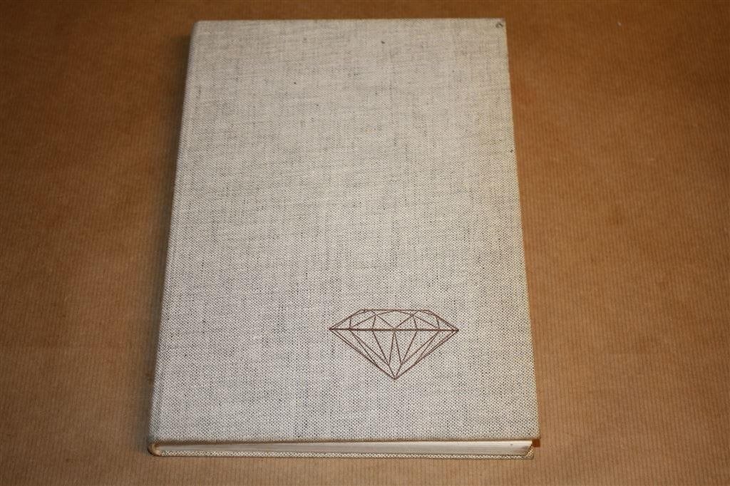 Boek. Uit de wereld van edelstenen., Ophalen of Verzenden, Fossiel