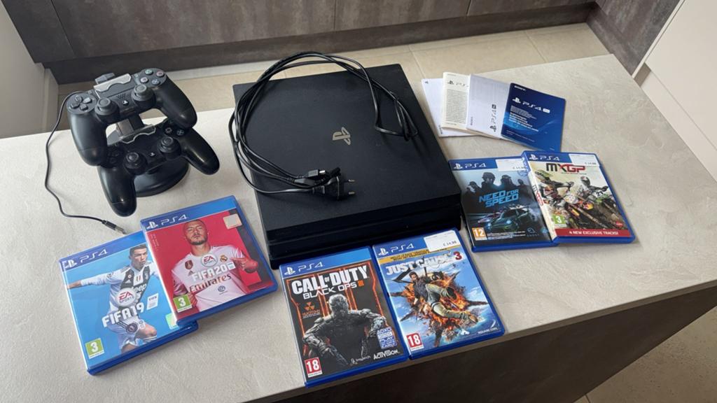 Complete PlayStation 4 Pro met spellen en toebehoren, Spelcomputers en Games, Spelcomputers | Sony PlayStation 4, Ophalen, Met games