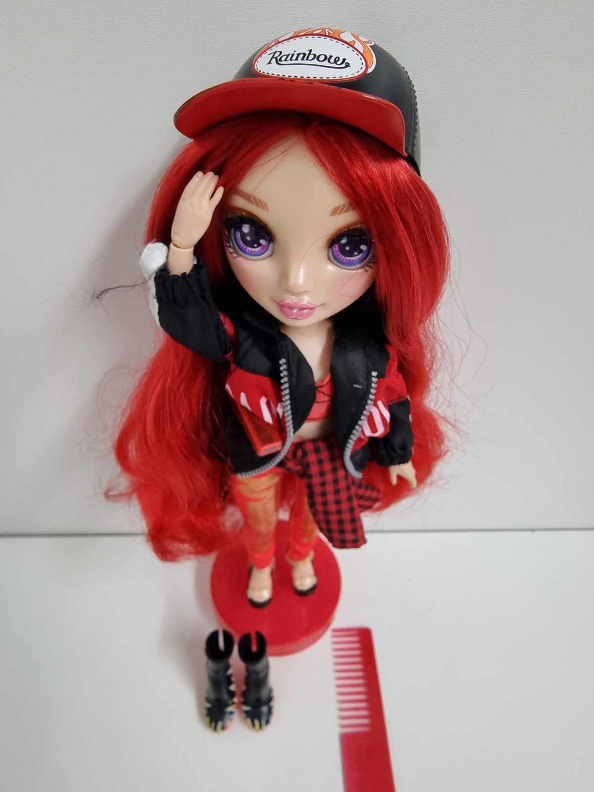 Rood Rainbow high pop met spulletjes en standaard., Kinderen en Baby's, Speelgoed | My Little Pony, Ophalen of Verzenden, Zo goed als nieuw
