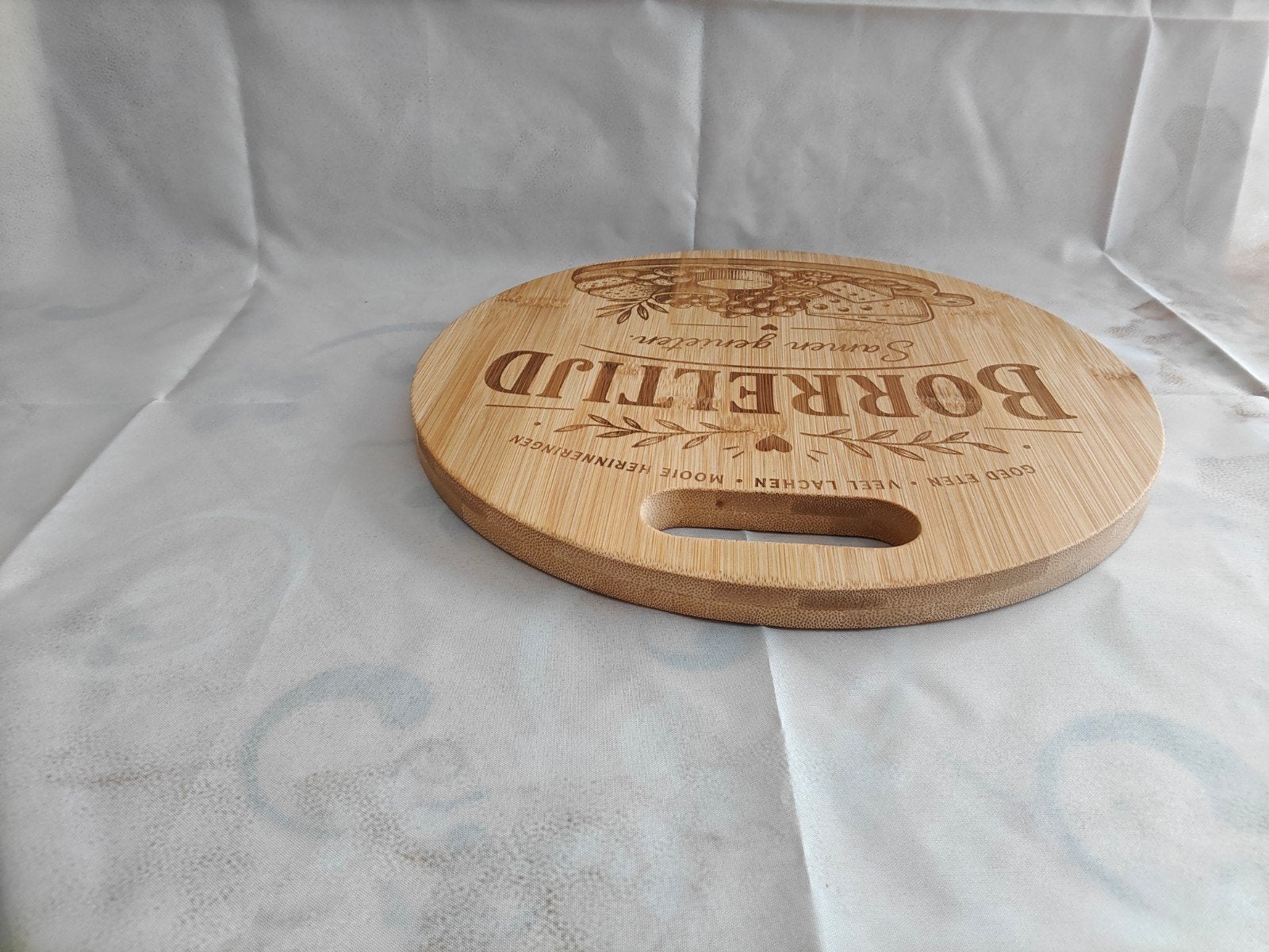 Luxe gegraveerde bamboe dienbladen & borrelplanken, Overige typen, Hout, Ophalen of Verzenden, GravoraDesign