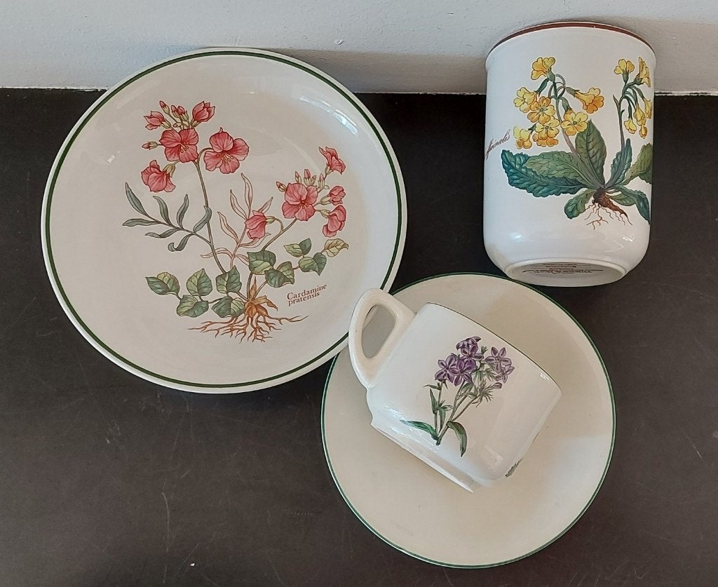 Vintage kommetje beker kop en schotel porselein tuinbloemen, Ophalen of Verzenden