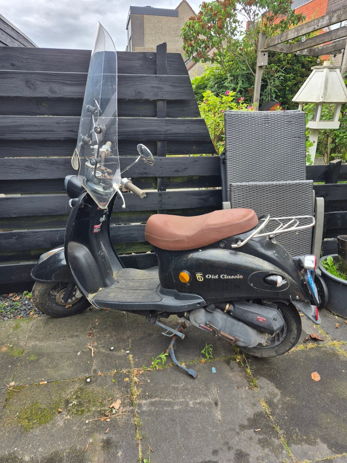 Old Classic Scooter - Zwart met bruin zadel, Fietsen en Brommers, Snorfietsen en Snorscooters, Ophalen, Gebruikt, Benzine, Overige merken