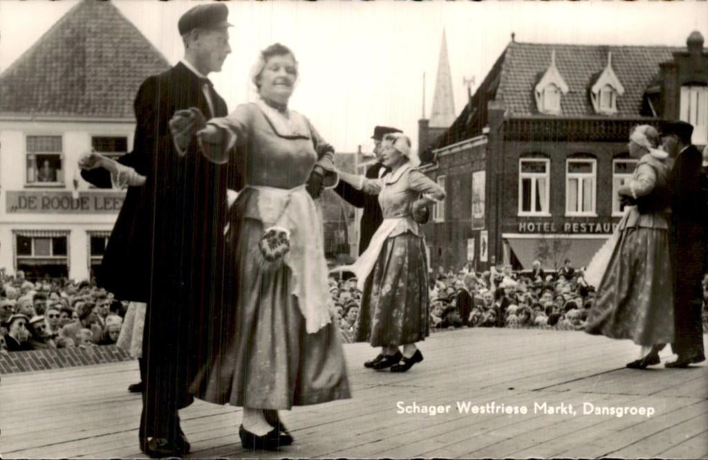 Schagen - Westfriese Markt - Dansgroep, Ophalen of Verzenden, 1940 tot 1960, Ongelopen, Noord-Holland