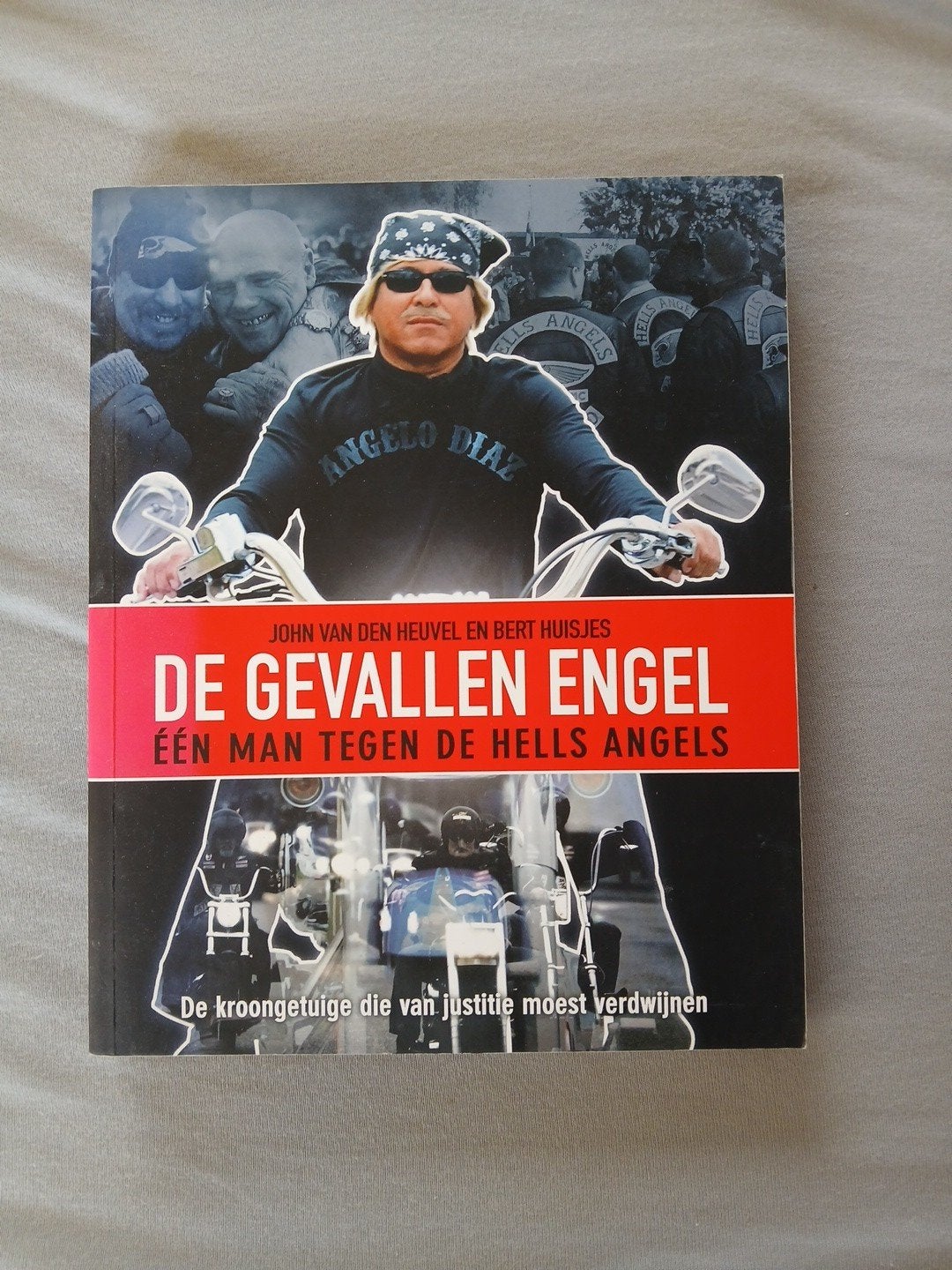 Bert Huisjes - De gevallen engel, Ophalen of Verzenden, Zo goed als nieuw, Bert Huisjes; John van den Heuvel