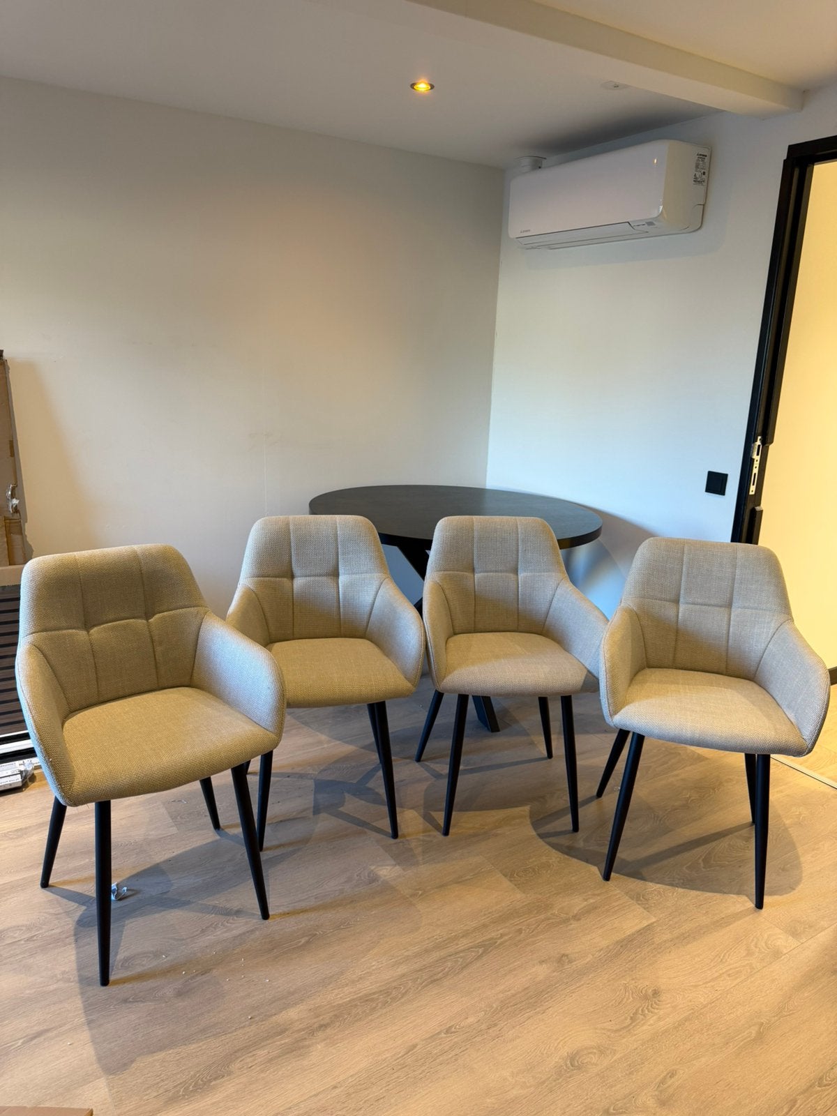 4x Eetkamerstoelen Beige (GLOEDNIEUW), Huis en Inrichting, Ophalen, Overige kleuren, Nieuw, Vier
