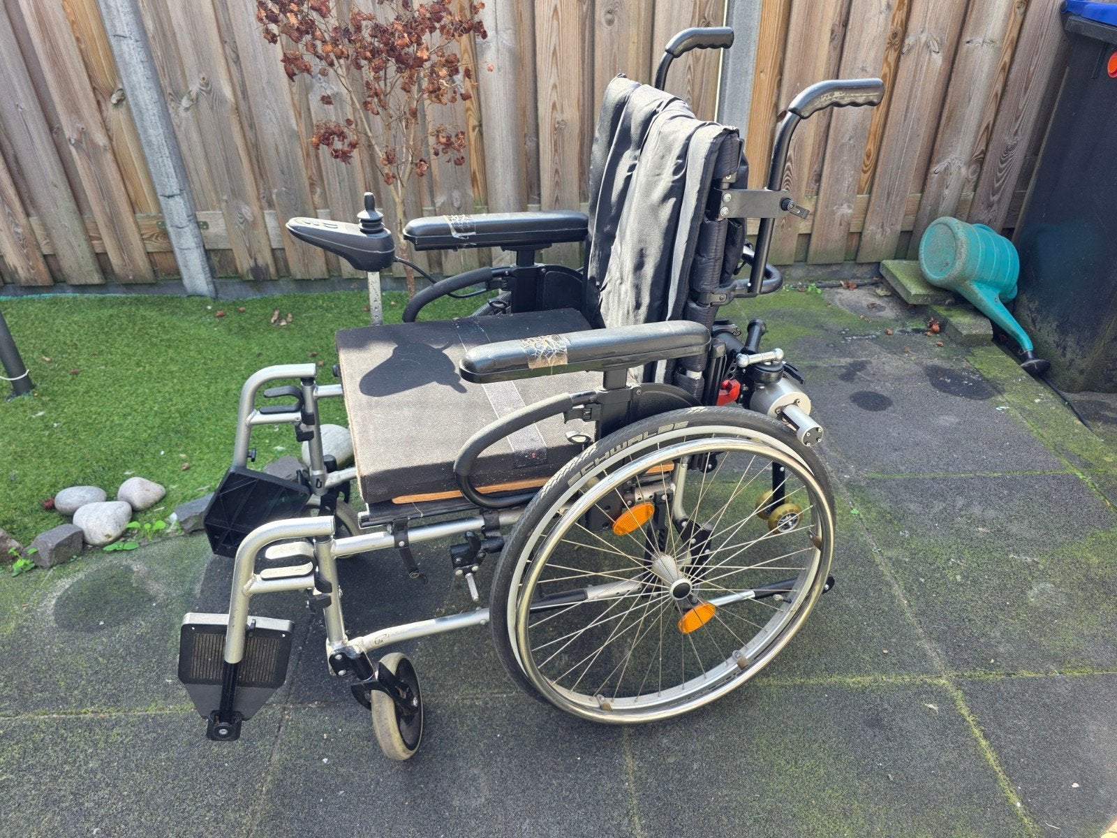 Quickie inklapbare rolstoel met elektrische motor., Ophalen, Inklapbaar, Gebruikt, Elektrische rolstoel