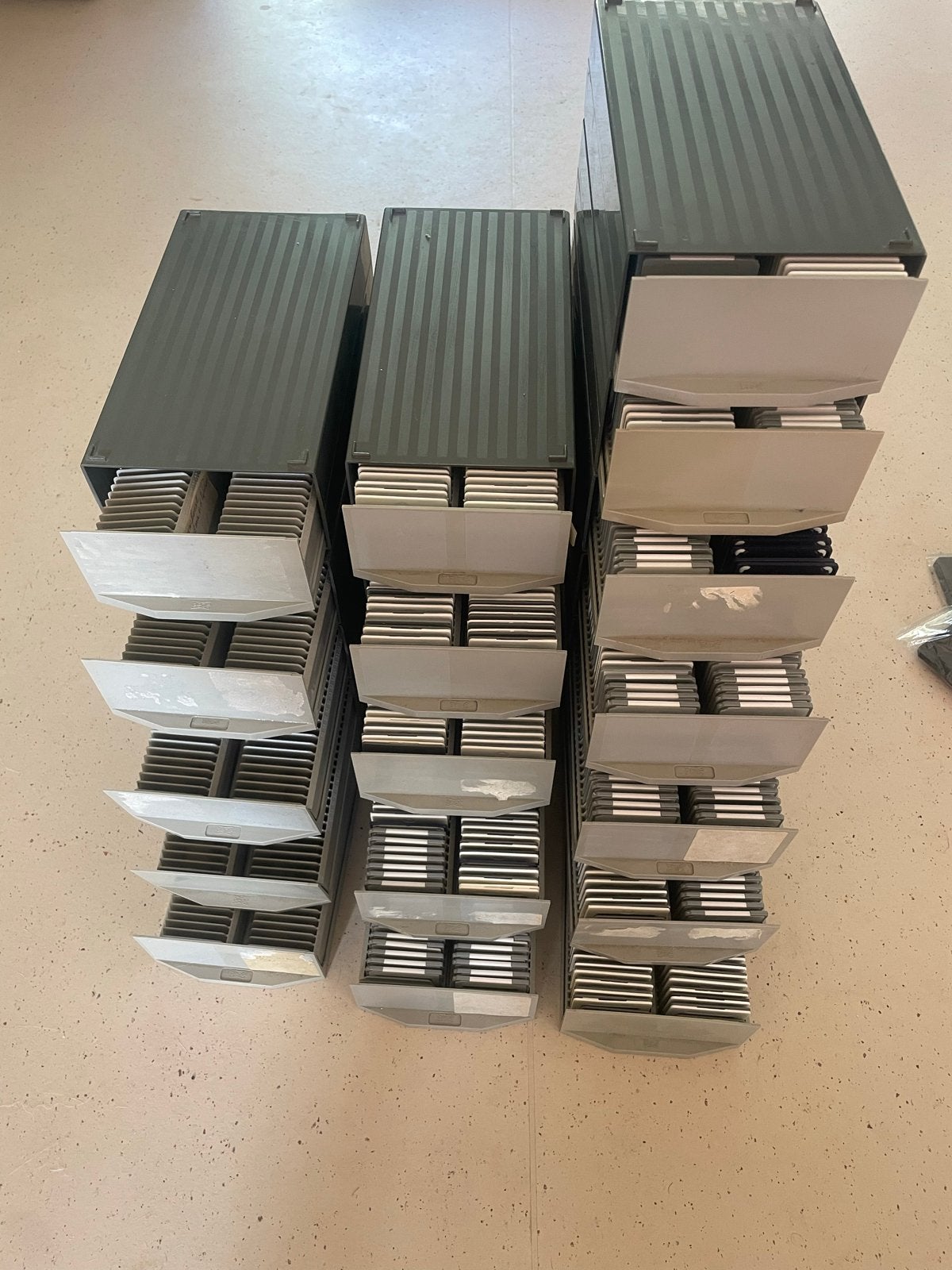 17  stuks Dia opslagboxen met sledes en lege dia-raampjes, Audio, Tv en Foto, Diaprojectors, Ophalen, Gebruikt