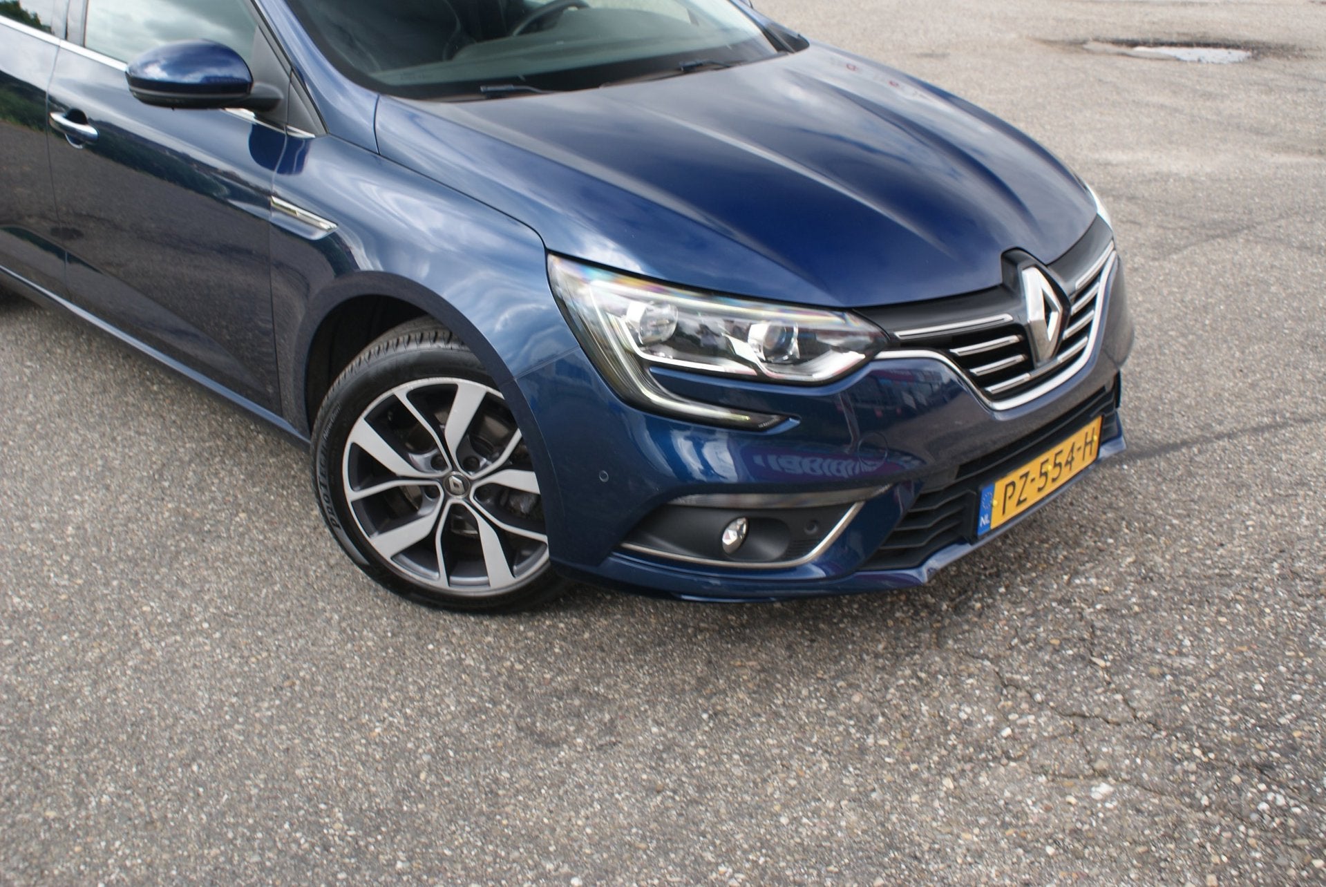 Renault Mégane 1.2 TCe Bose | Massage | Camera | Trekhaak |, Voorwielaandrijving, Dealer onderhouden, Gebruikt, 4 cilinders