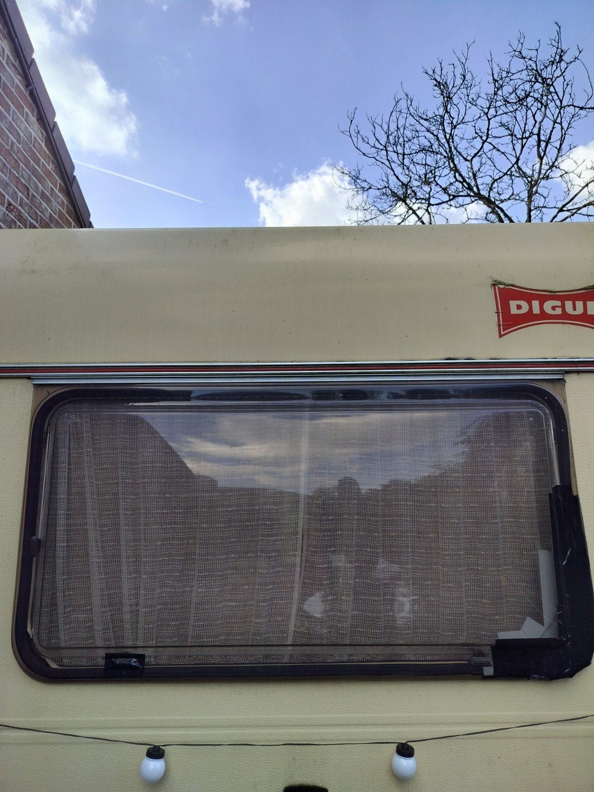 Gezocht: achterraam voor Caravan Digue Commodore 1986, Caravans en Kamperen, Ophalen