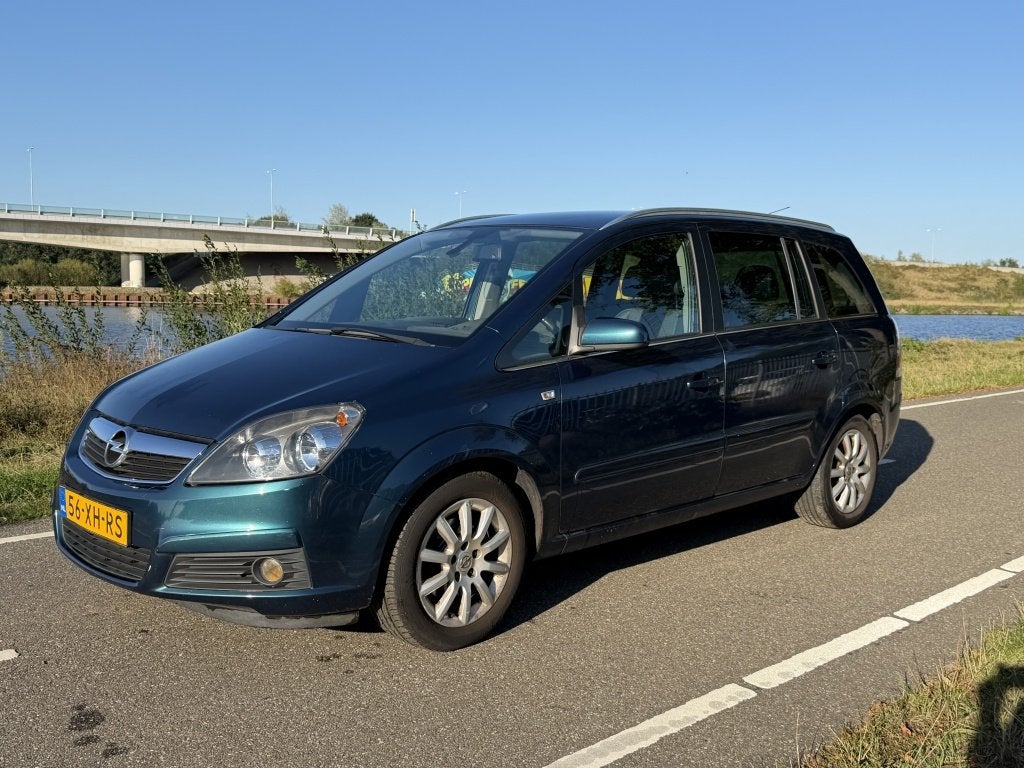 Opel Zafira 1.6 Executive (bj 2007), Auto's, Gebruikt, 4 cilinders, 7 stoelen, 1000 kg