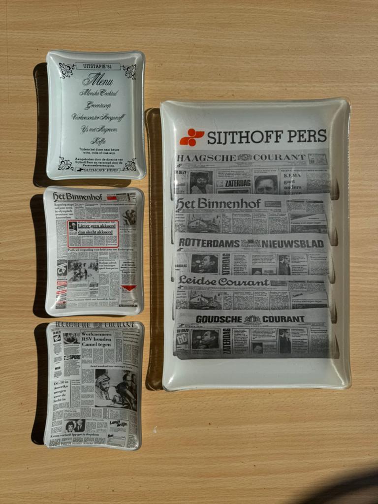 Glazen schaal dieblad asbak Sinthoff pers Haagsche courant, Antiek en Kunst, Ophalen