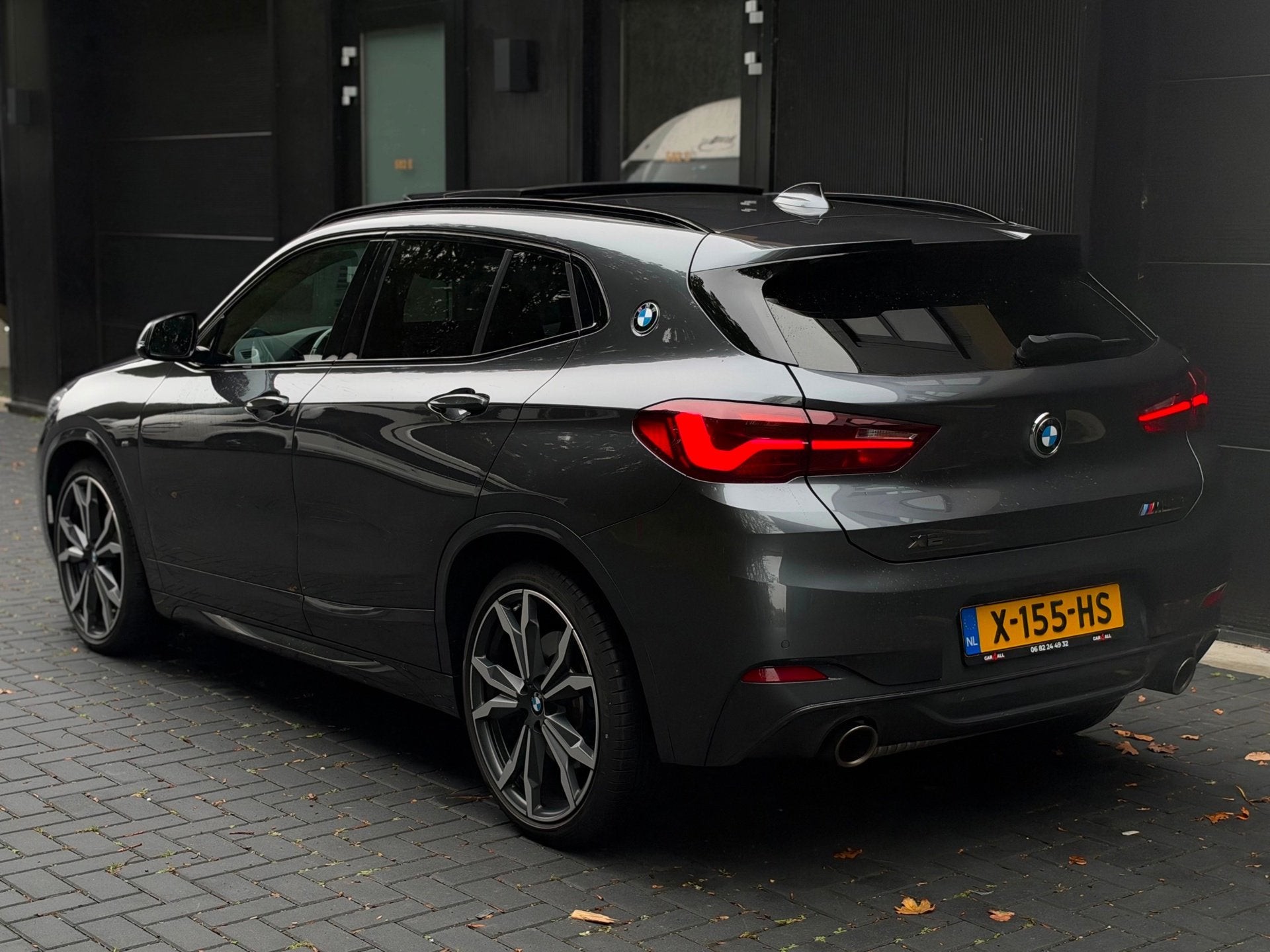 BMW X2 M35i Business Edition Plus PANO/20INCH/HU-D/STLVRM/SF, Auto's, X2, Gebruikt, 4 cilinders, Leder