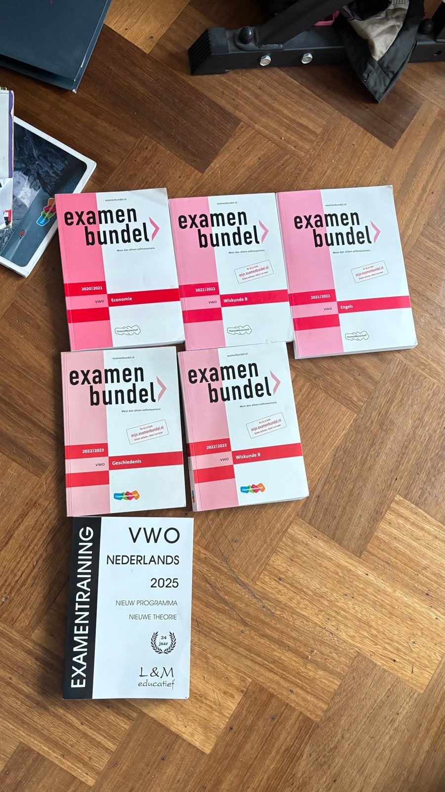 VWO Examenbundels, boeken en rekenmachines, Ophalen of Verzenden, Gelezen, VWO, Economie