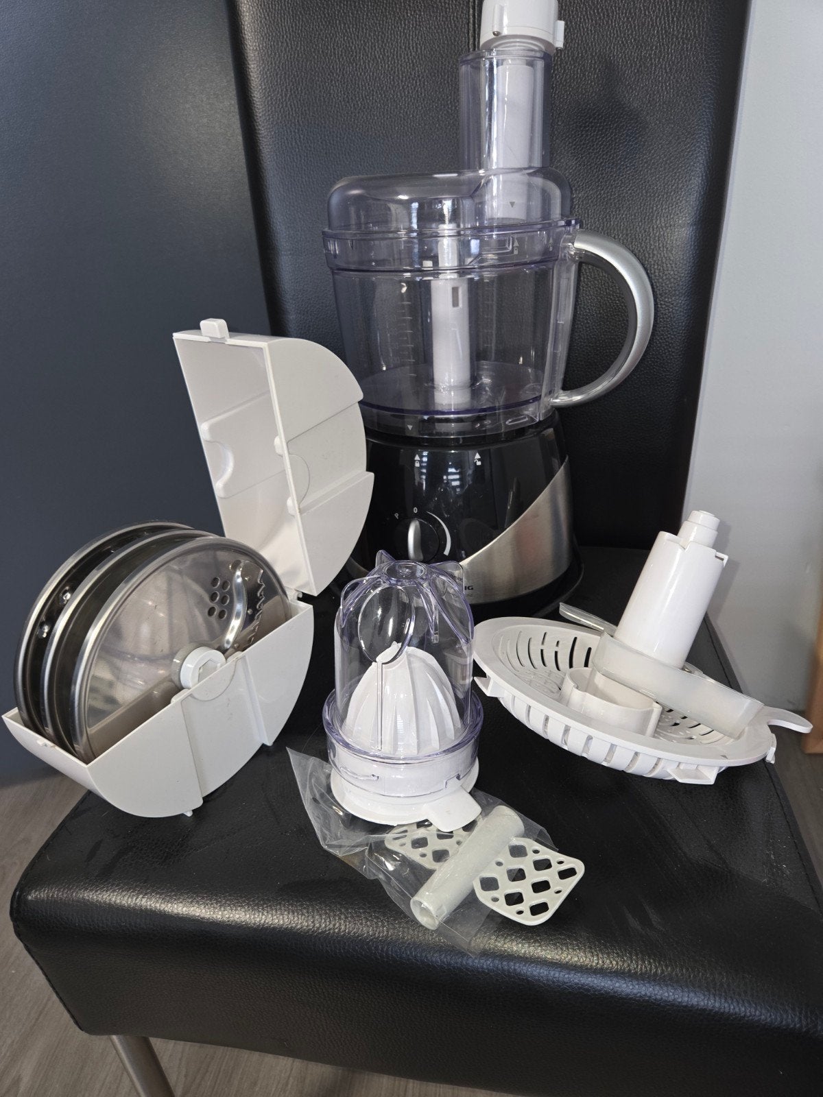 Grundig Premium Line Keukenmachine met diverse accessoires, Ophalen, 1 tot 2 liter, 3 snelheden of meer, Zo goed als nieuw