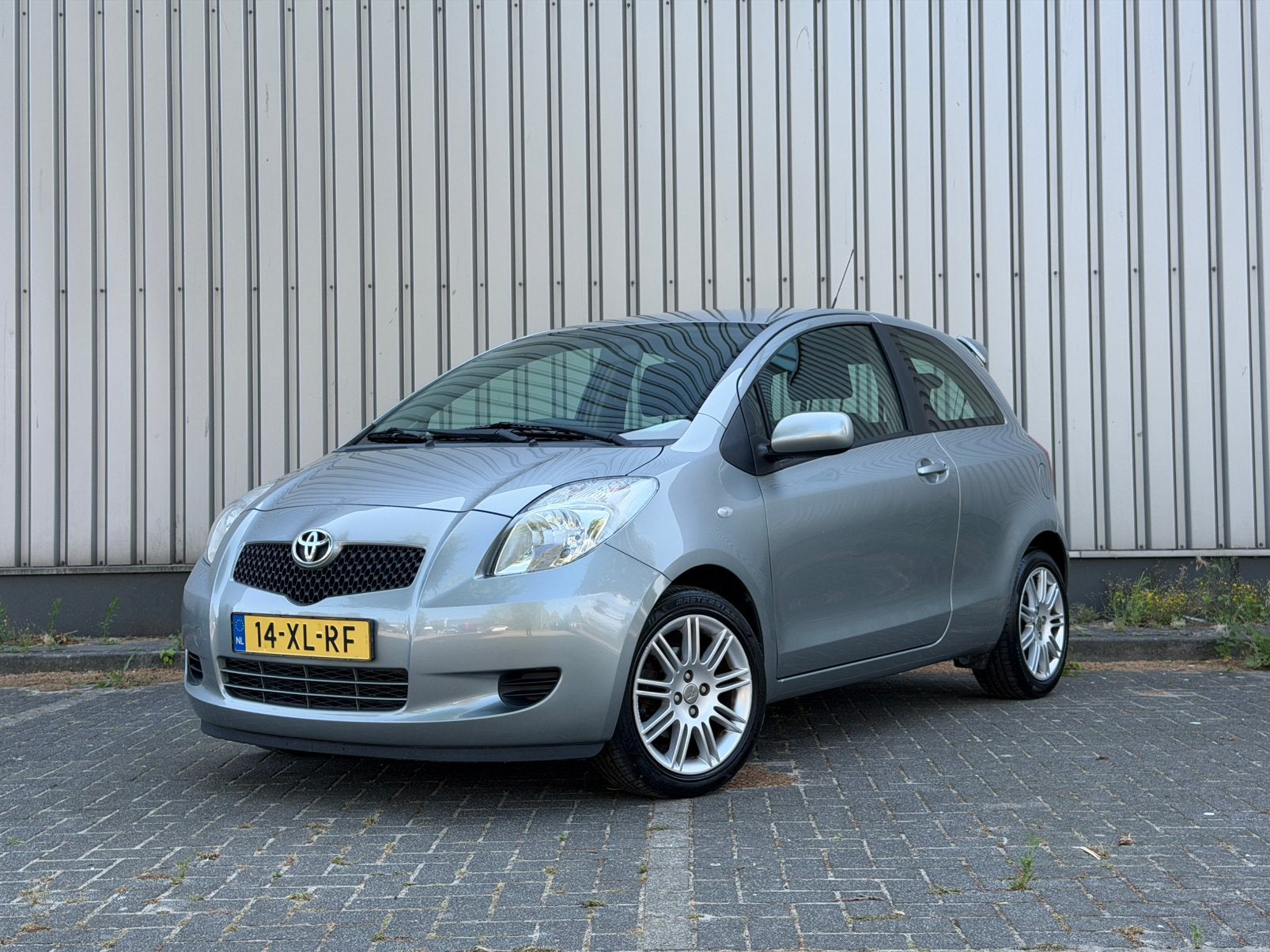 Toyota Yaris 1.3 16V Vvt-i 3DR | Airco | APK | NL auto |, Voorwielaandrijving, Stof, 40 €/maand, 4 cilinders