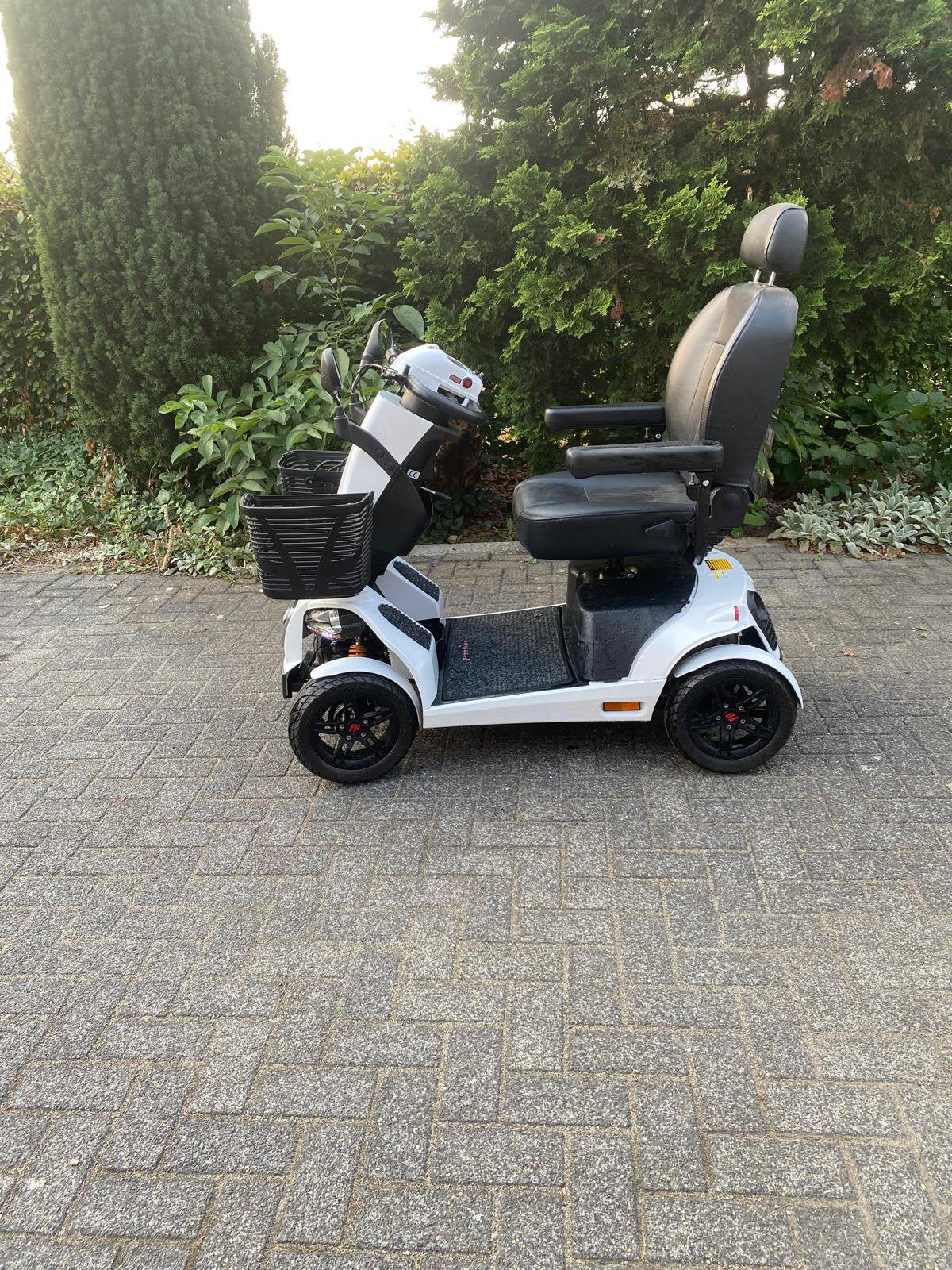 Te koop scootmobiel, Ophalen, 16 km/u of meer, Mango, 26 t/m 35 km