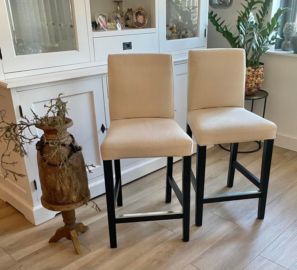 2 stuks ikea barkrukken BERGMUND, Ophalen, Zo goed als nieuw, 60 tot 90 cm