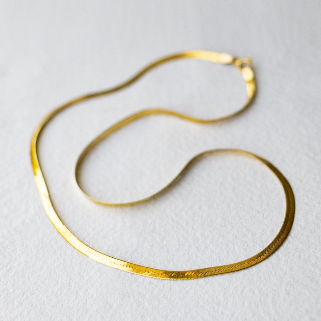 Vintage 9 Karaat Gouden ketting platte visgraat schakel, Sieraden, Tassen en Uiterlijk, Ophalen of Verzenden, Zo goed als nieuw