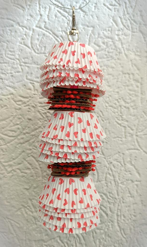 vogelspeeltje: cupcake lamp met bel (wit/roze), Dieren en Toebehoren, Vogels | Toebehoren, Nieuw, Speelgoed, Ophalen of Verzenden