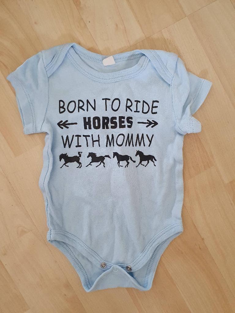 Paarden romper - born to ride horses with mommy, Ophalen of Verzenden, Zo goed als nieuw, Jongetje of Meisje, Nacht- of Onderkleding
