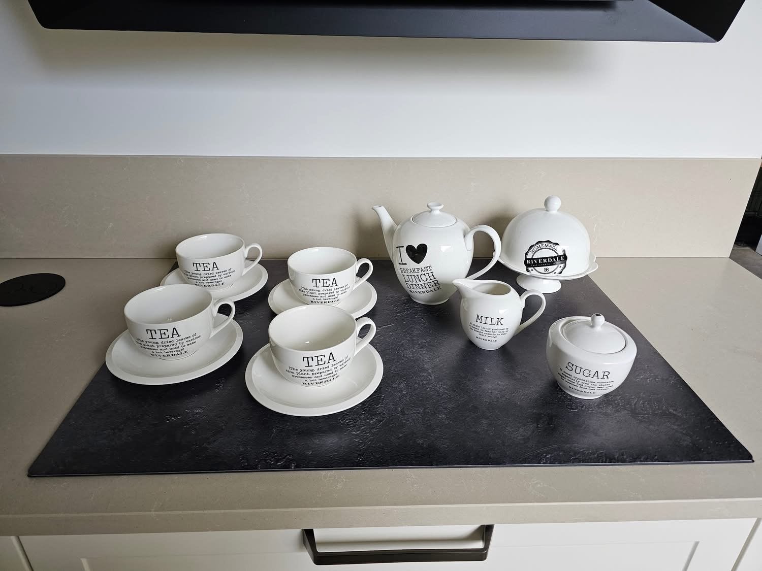 Riverdale - nieuw - theeservies en schalen - Riverdale, Ophalen of Verzenden, Nieuw, Keramiek, Compleet servies