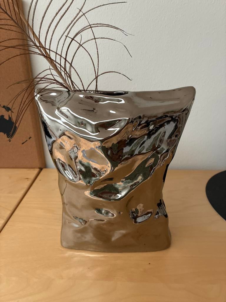 Moderne zilverkleurige vaas met unieke textuur, Ophalen, Overige materialen, Overige kleuren, Zo goed als nieuw
