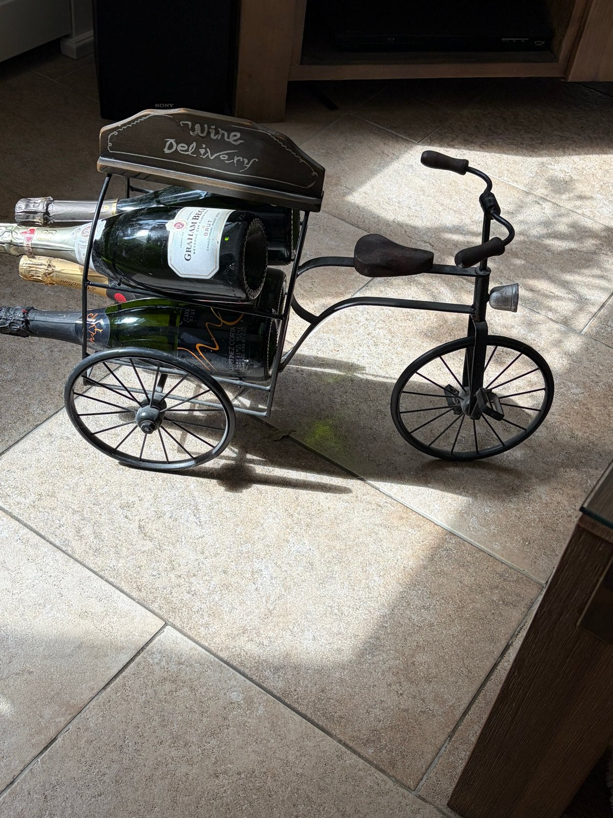 Leuk wijnrek fiets 50 cm breed en 40 cm hoog incl.6 flessen, Ophalen, Gebruikt, 5 tot 15 flessen, Metaal