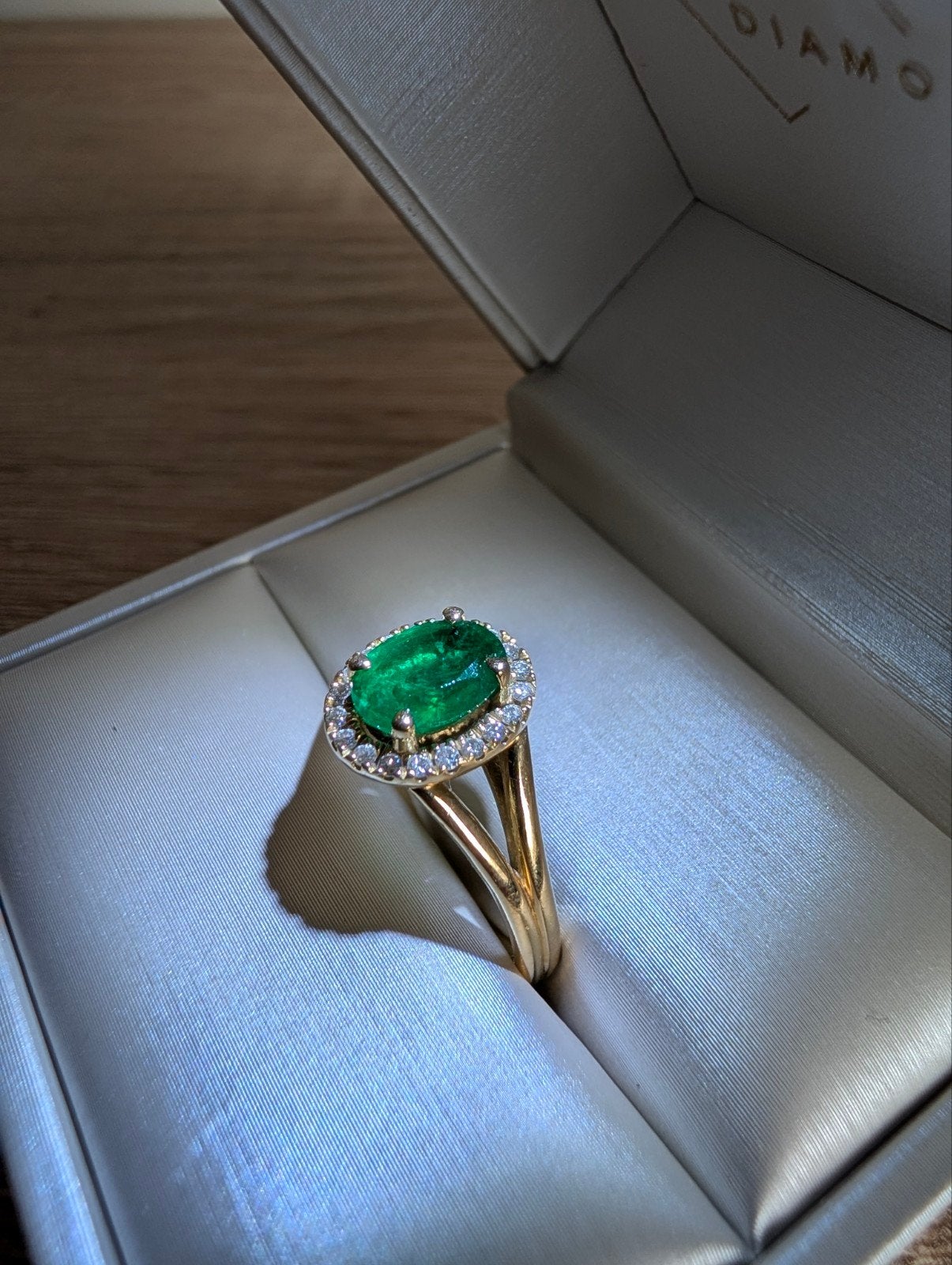 Prachtige gouden ring met smaragd en diamanten, Met edelsteen, Ophalen of Verzenden, Zo goed als nieuw, 17 tot 18