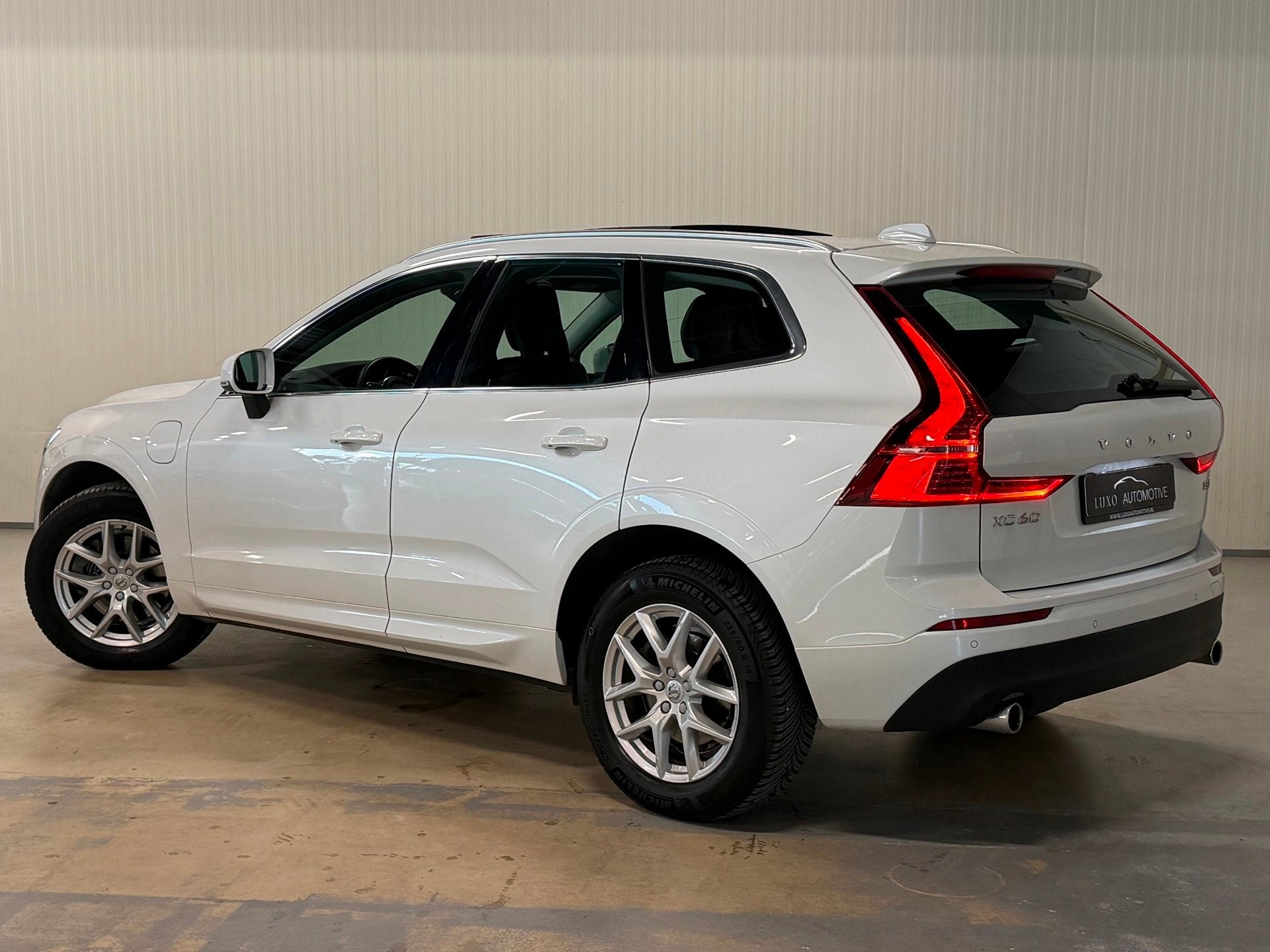 Volvo XC60 2.0 T8 Twin Engine Momentum AWD | PANO | CAMERA |, Auto's, Automaat, Dealer onderhouden, Gebruikt, Euro 6