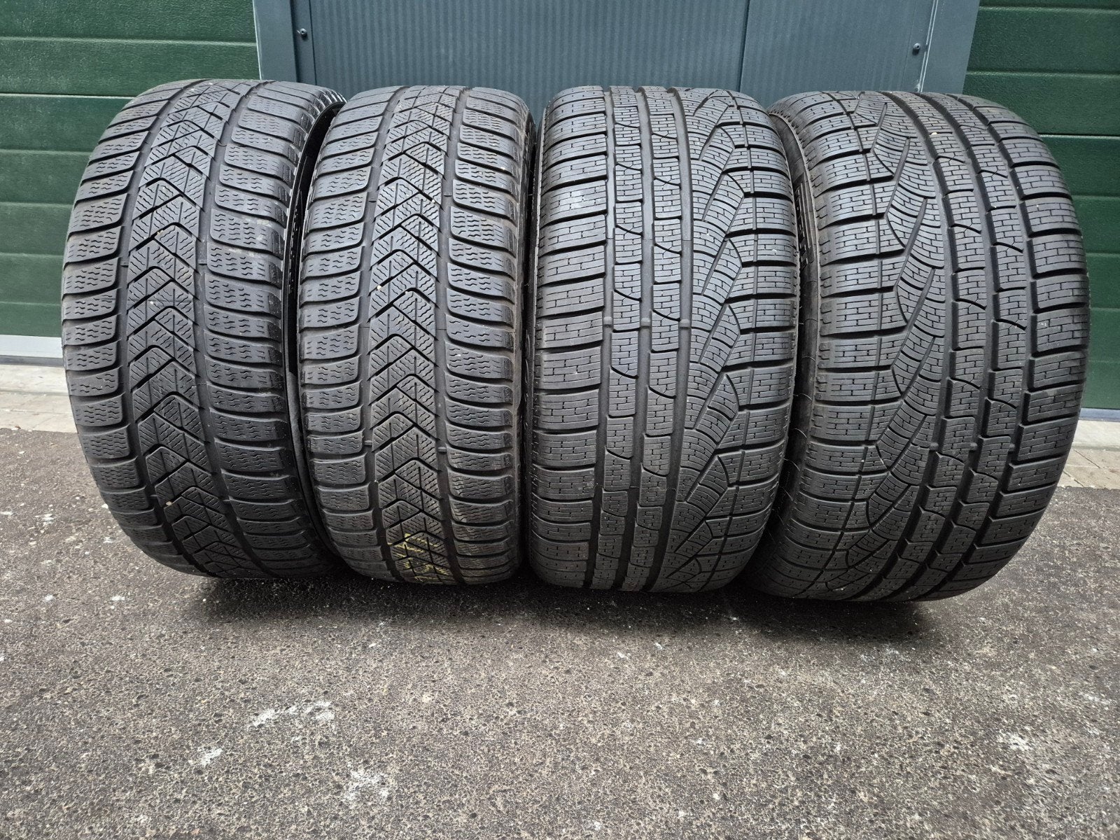 4x 18inch breedset winterbanden 225 45 18/ 255 40 18 pirelli, Ophalen, 18 inch, 255 mm, Nieuw