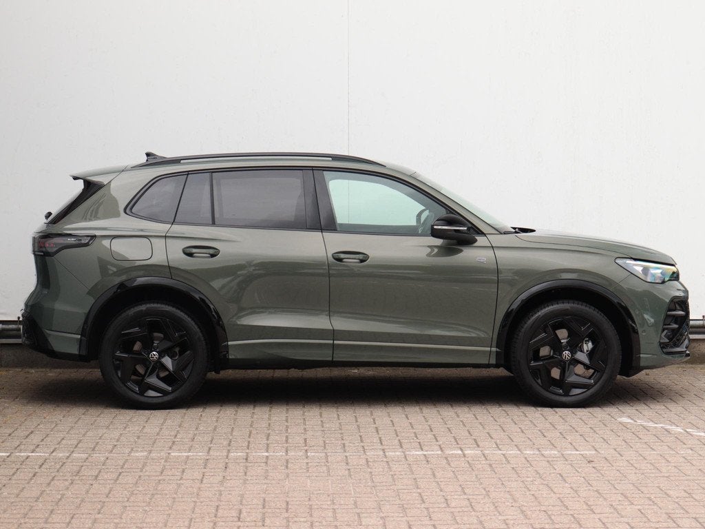 Volkswagen Tiguan 1.5 eHybrid R-Line Edition | 360 camera |, Auto's, Volkswagen, Stof, 150 min, Plug-in hybride, Bedrijf