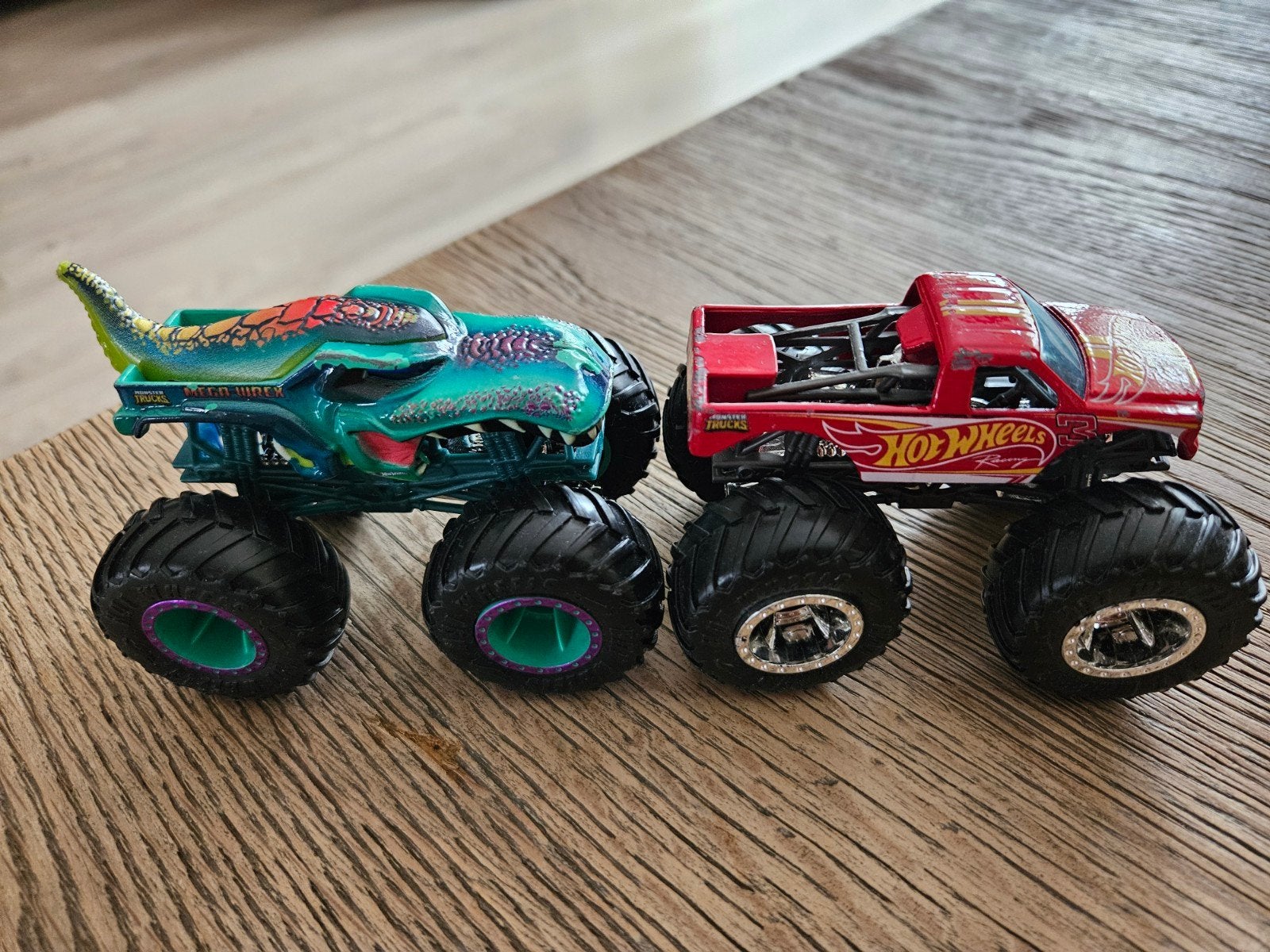 Hot Wheels Monster Trucks - Set van 2, Kinderen en Baby's, Speelgoed | Speelgoedvoertuigen, Ophalen of Verzenden, Gebruikt