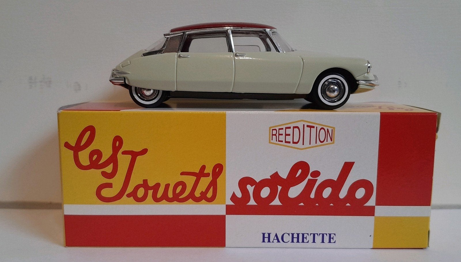 Solido Citroën DS z.g.a.n., Hobby en Vrije tijd, Ophalen of Verzenden, Zo goed als nieuw, Auto, Solido