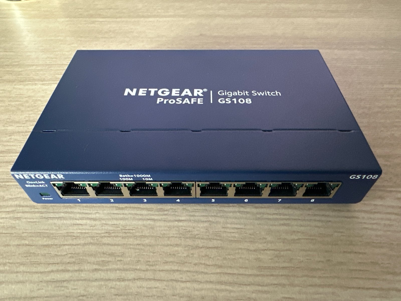 NETGEAR GS108 8-Poorts Gigabit Ethernet Unmanaged Switch, Computers en Software, Ophalen of Verzenden, Zo goed als nieuw