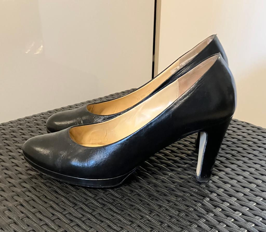 Gabor zwarte pump maat 8 (42), Kleding | Dames, Schoenen, Pumps, Zwart, Ophalen of Verzenden, Gedragen