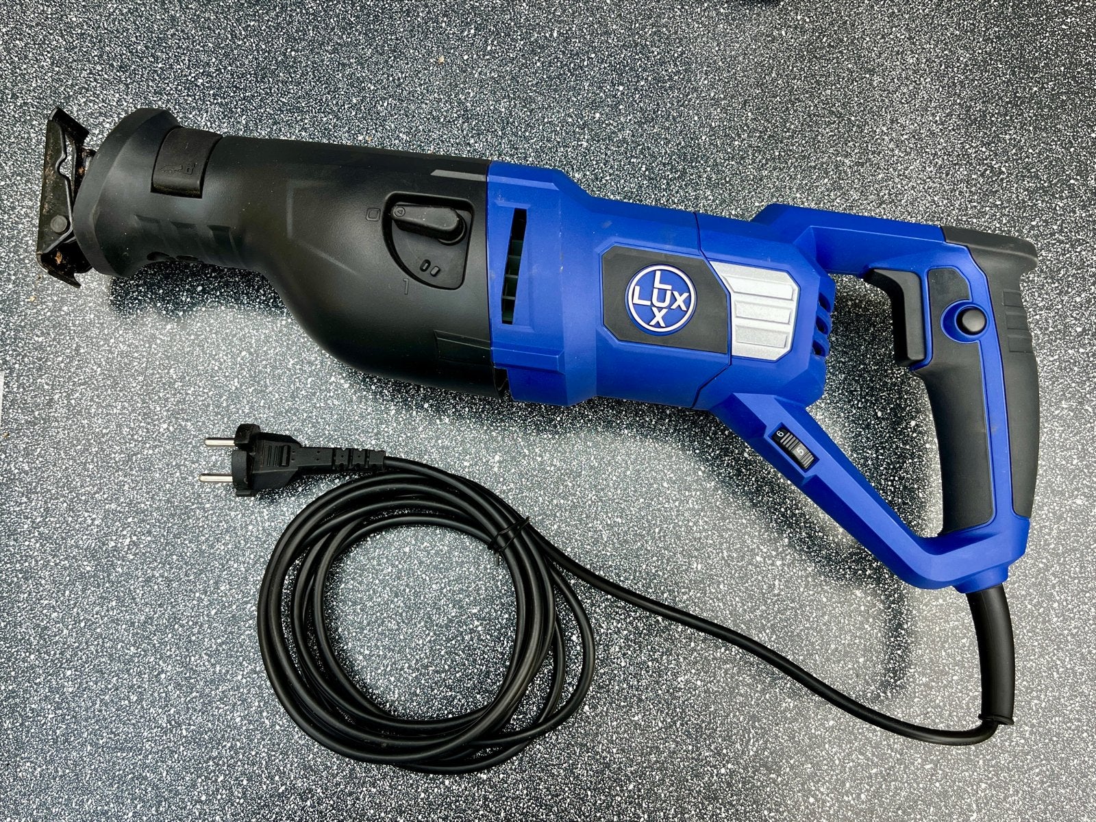 Lux Tools Reciprozaag ESS-800 met extra zaagbladen, Doe-het-zelf en Verbouw, Ophalen, Zo goed als nieuw, 600 tot 1200 watt, Reciprozaag