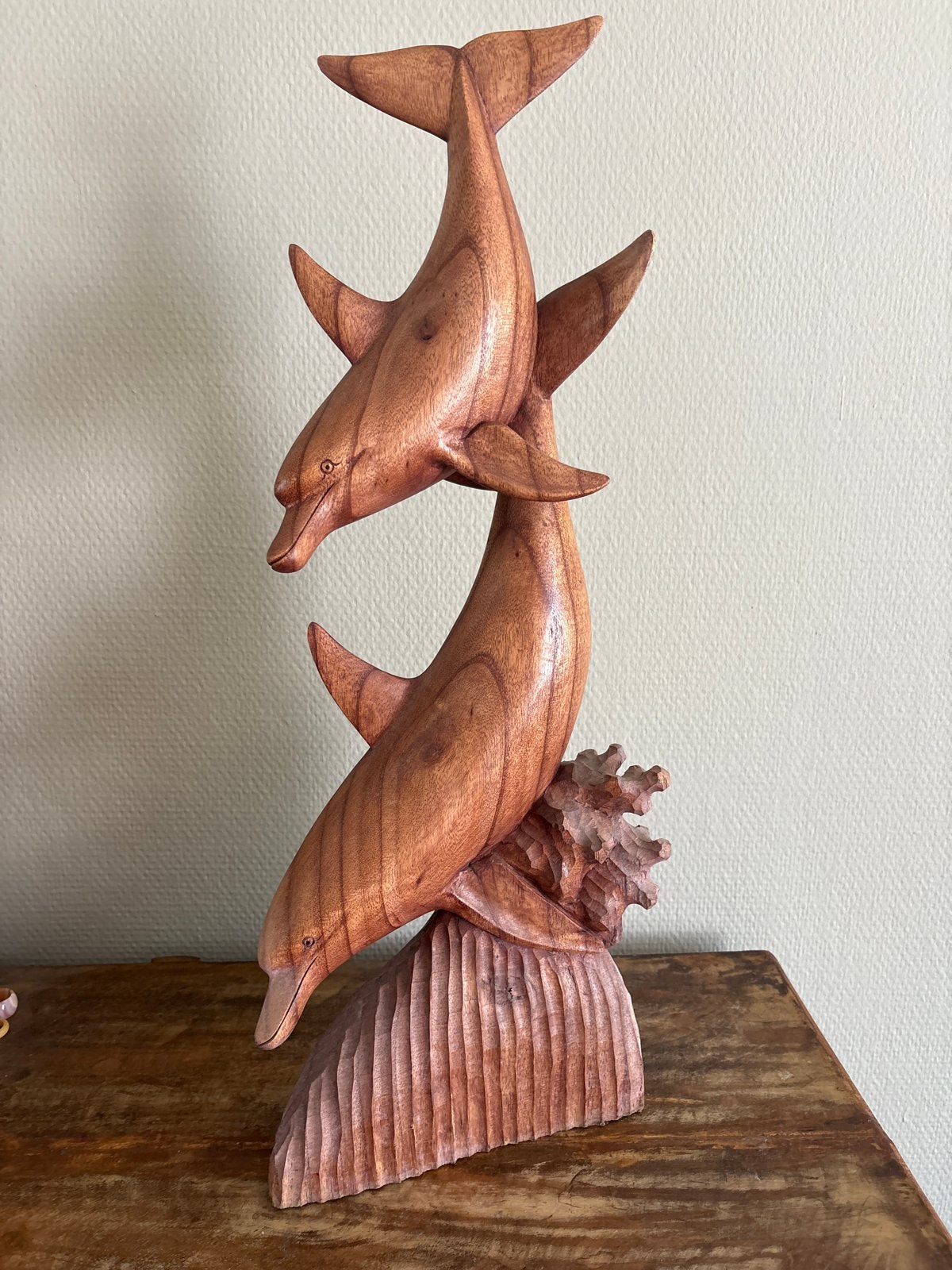 Houten sculptuur van twee dolfijnen, Handgemaakt, Zeeleven, Beeld, Hout