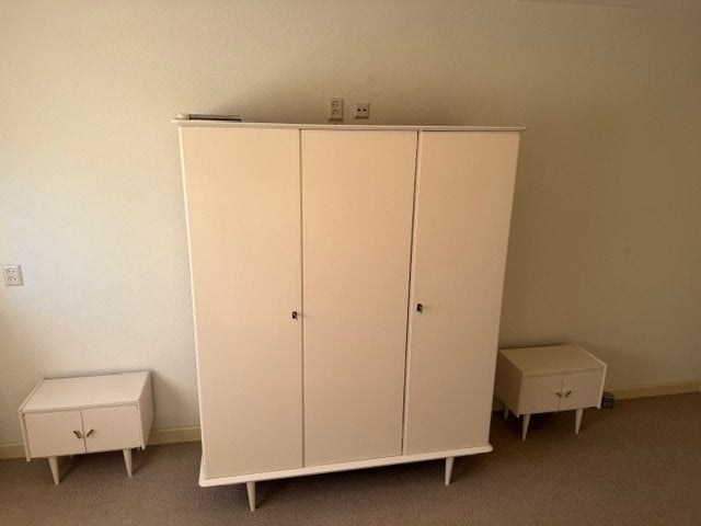 vintage kledingkast linnenkast jaren 60 met twee nachtkastje, Ophalen, Gebruikt, 100 tot 150 cm, 150 tot 200 cm