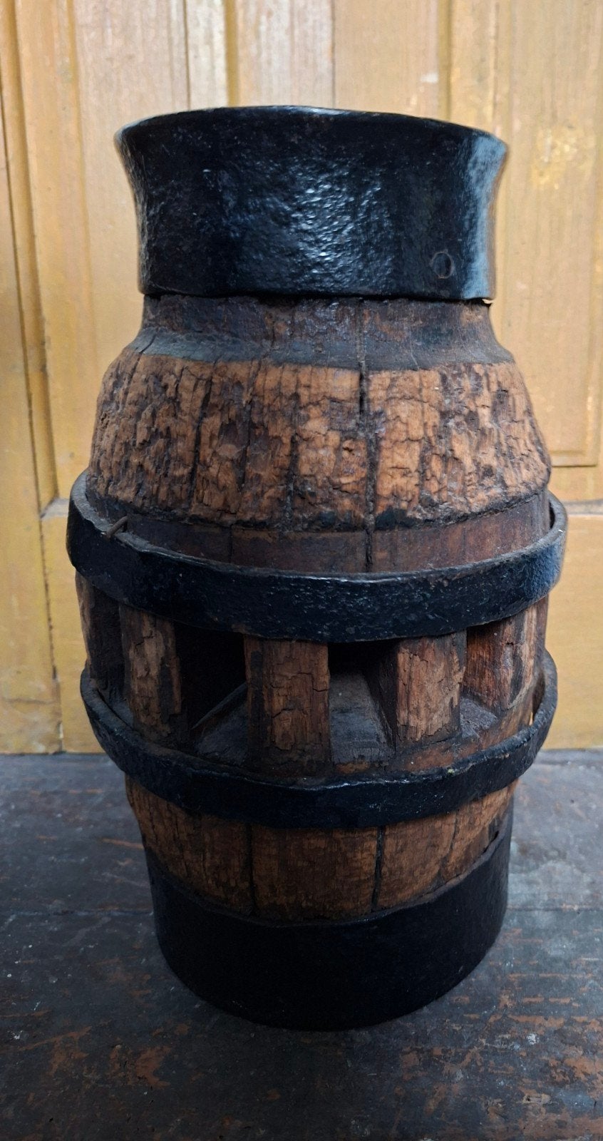 Antieke houten wagenwiel naaf, Ophalen