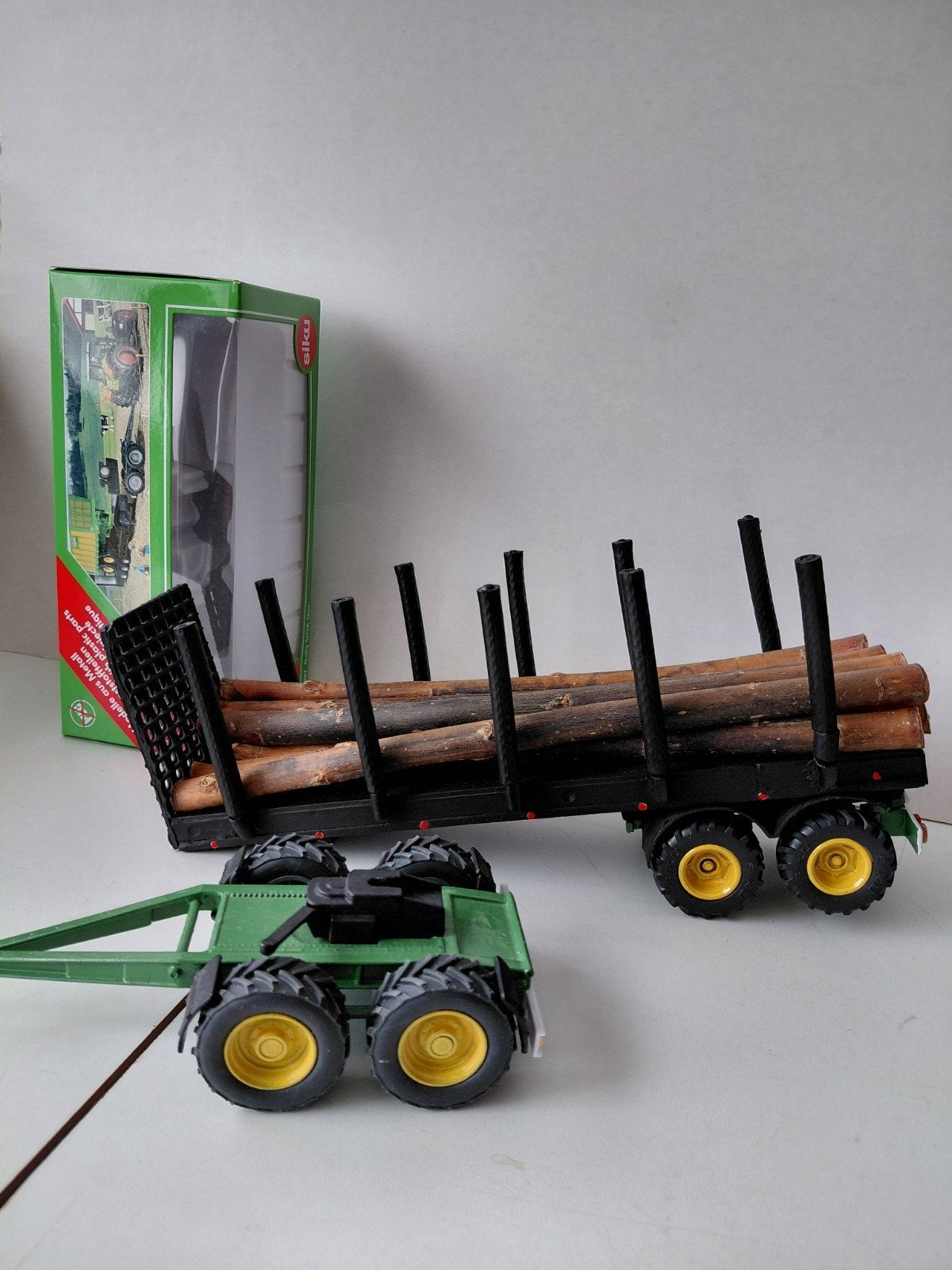 Siku farmer 2887 + bomentransport trailer, Hobby en Vrije tijd, Modelauto's | 1:32, Ophalen of Verzenden, Tractor of Landbouw