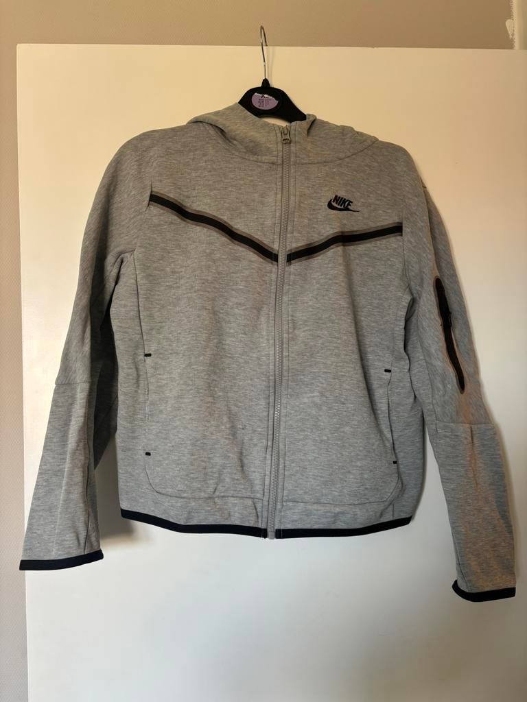 Nike tech pak 147-158, Ophalen of Verzenden, Zo goed als nieuw, Jongen of Meisje