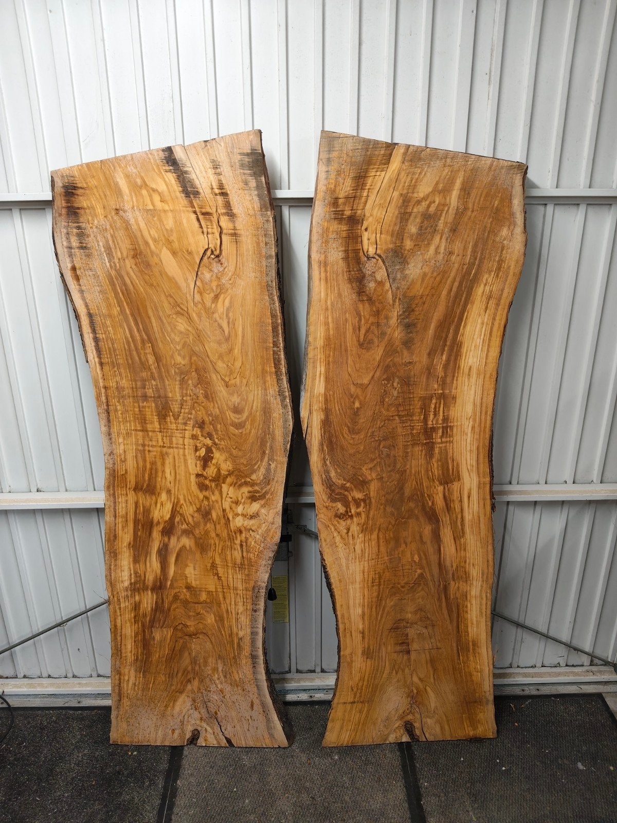 Unieke Bookmatch Italiaans Olijfhout Schaaldelen/slabs droog, Ophalen, 25 tot 50 mm, Nieuw, Plank
