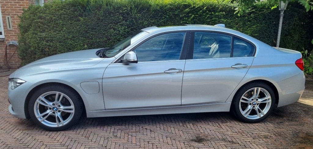 BMW 3-Serie 330e Iperformance 252pk Aut 2016 Grijs, Automaat, 1998 cc, Zwart, 252 pk